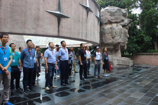 瞻仰纪念碑四周浮雕 瞻仰纪念碑四周浮雕